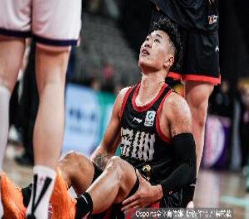 进攻端比较稳！贺希宁首发38分钟15中8&三分9中3砍下20分12板