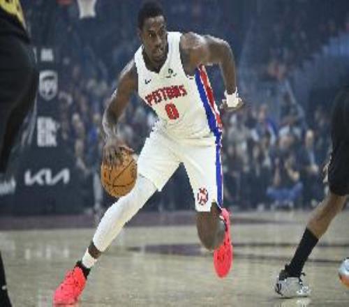 全明星中鋒！杜倫半場(chǎng)7中5輕松砍下15分8籃板其中4個(gè)前場(chǎng)籃板