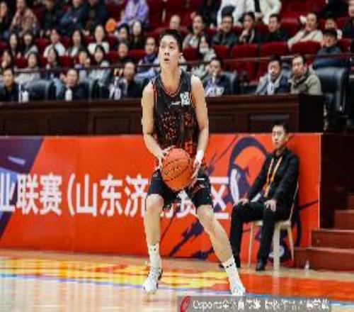 鲁媒：王证确实不错邱彪指导估计会给他越来越多的时间和机会