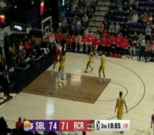 回暖信號楊瀚森接隊(duì)友傳球空接上籃拿到下半場首分