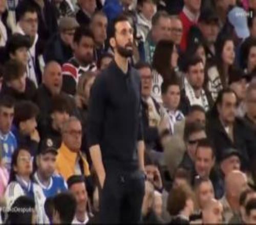 轉播方直擊居萊爾吊射起腳前，場邊阿韋洛亞：“不，別射門...”