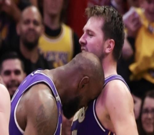 記者：東契奇關(guān)鍵時(shí)刻收割&詹姆斯返老還童的一戰(zhàn)火箭轉(zhuǎn)換匱乏