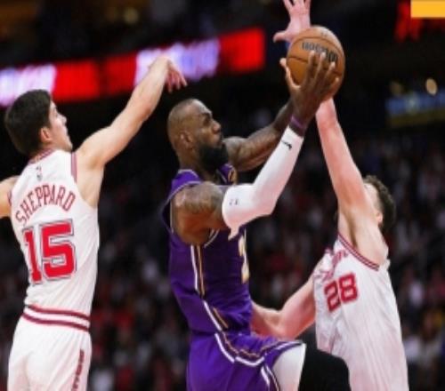 14中13砍下30分！湖人發(fā)布贏球海報：封面為詹姆斯上籃瞬間