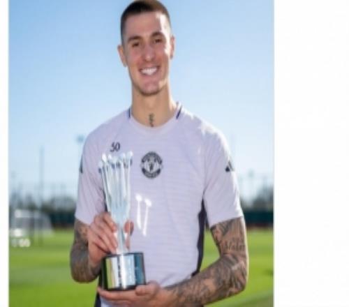 舍什科當選PFA球迷票選英超2月最佳球員，曼聯官方曬領獎照祝賀