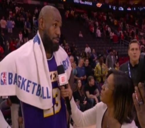 詹姆斯to記者：本該馬上去冰敷但你太棒了&我必須來接受你的采訪