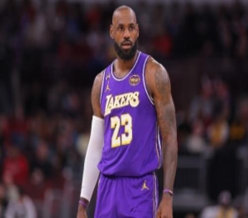 半場8中8！媒體人：詹姆斯反擊劈扣這競技狀態(tài)再打五年都沒問題