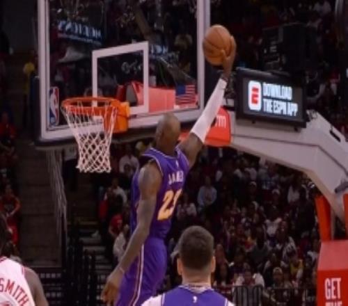 戰(zhàn)勝時(shí)光老人！41歲詹姆斯本場(chǎng)貢獻(xiàn)六記扣籃：各種平筐+空接+滑翔