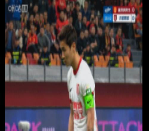 第27分鐘，韋林頓造點，韋世豪點射破門，蓉城10領先銅梁龍