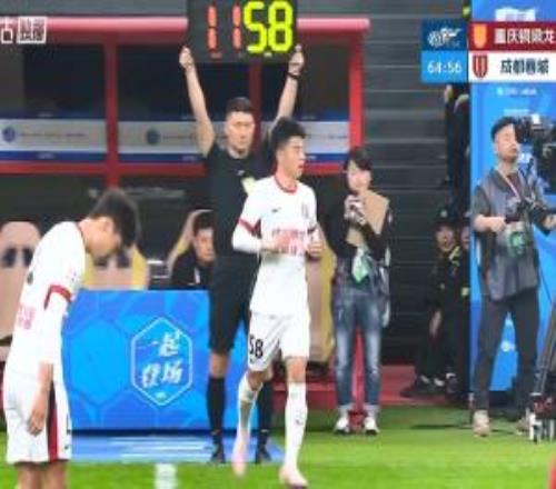 比賽第64分鐘，韋林頓受傷無法堅持，廖榮祥替補登場