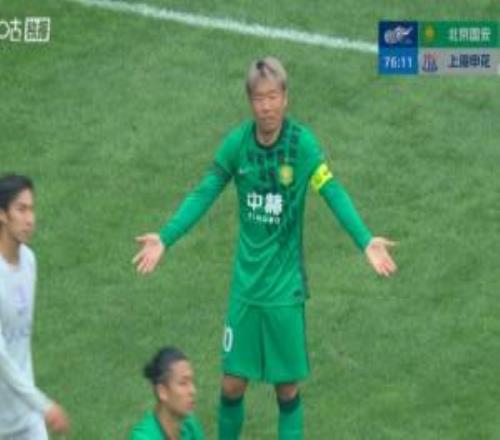 國安申訴要點球！馬納法禁區(qū)內(nèi)疑似手球，主裁馬寧無表示