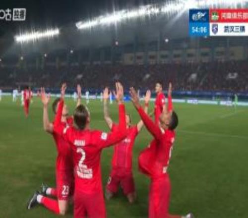 打破僵局！古斯塔沃頭槌破門，方鏡淇撲了一下未能阻止球入網(wǎng)