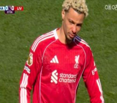 含淚離場！?；倏耸軅噲D堅持未果，開場不到7分鐘被換下場