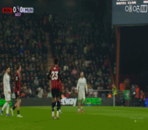 第59分鐘，庫尼亞禁區內突破被希門尼斯拉倒，主裁果斷判罰黃點套餐