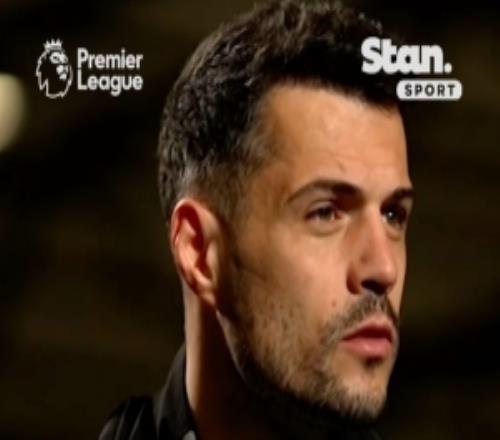 扎卡哽咽回憶童年：4歲就承擔(dān)家庭責(zé)任，曾與哥哥獨自在家18小時