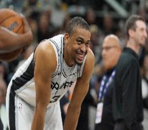 永遠(yuǎn)的隊(duì)魂！凱爾登馬刺生涯得分6673分超越小卡進(jìn)入隊(duì)史前十