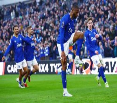 4連??！切爾西03埃弗頓仍第6桑切斯送禮貝托2射1傳皮克福德神撲