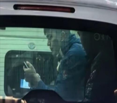 媒體人：魯吐布拉賽后怒捶走道消防器材受傷并被救護車送醫治療