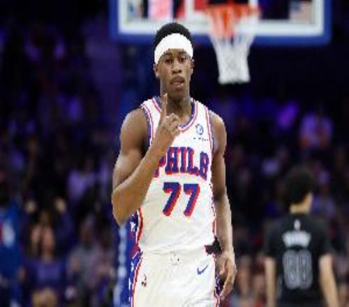 穩(wěn)定輸出！埃奇庫姆半場10中5拿下12分5板2助3次犯規(guī)