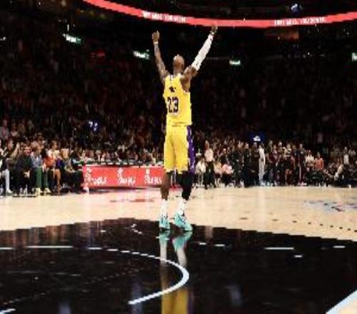 A史密斯：詹姆斯是籃球史上最偉大的倆人之一他正在做出退讓！