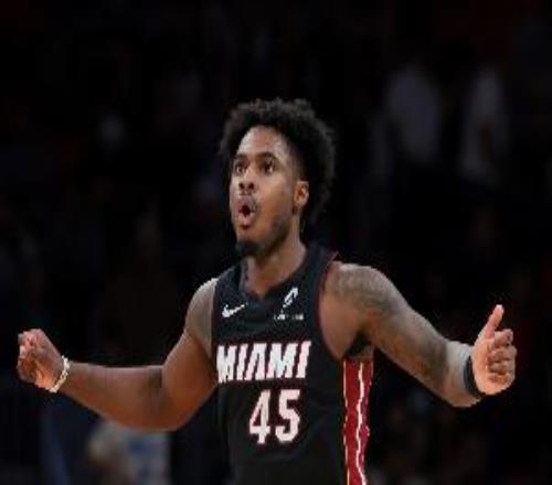 外線不準！戴維恩米切爾15中6拿到15分9助三分10中3