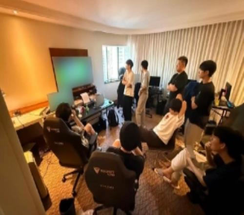 BLG分享選手動態：昨天賽后大家立刻回酒店開始備戰中，決賽加油