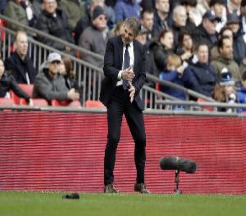 尼斯主帥、球員不滿點球判罰：身后只是看臺這不該是點球