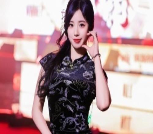 永劫無間解說婭鴿曬照：新賽季新旗袍