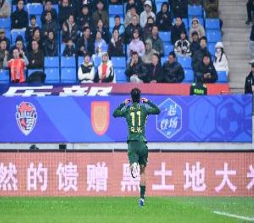 記者：假設(shè)王鈺棟去漢堡踢德比戴帽被罵，官方采訪能是這態(tài)度嗎