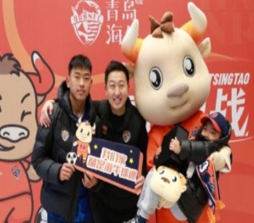 3.20青春足球場幸運(yùn)家庭走進(jìn)內(nèi)場送上海牛32周年紀(jì)念禮盒