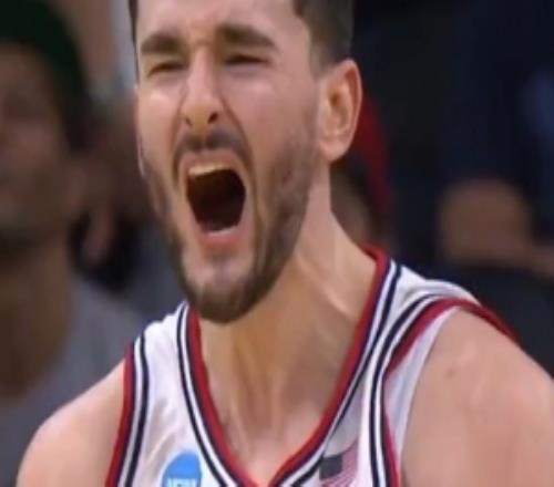 生涯之夜！康大前鋒卡拉班轟生涯新高27分率隊擊敗UCLA晉級16強(qiáng)