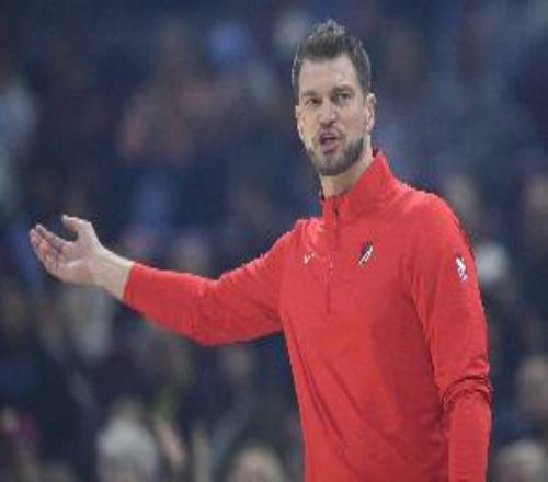 媒体人：为何一直有人问开拓者何时解雇斯普利特他带队带得很好