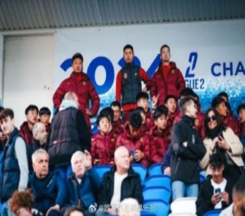 中國U16隊和中國犀旺隊現場觀戰歐塞爾比賽，感受五大聯賽魅力