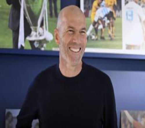 隊報：法國足協(xié)正拿齊達內(nèi)執(zhí)教法國隊一事，向贊助商爭取更多權(quán)益