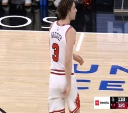 刀刀致命！吉迪與布澤利斯相繼命中三分打停火箭