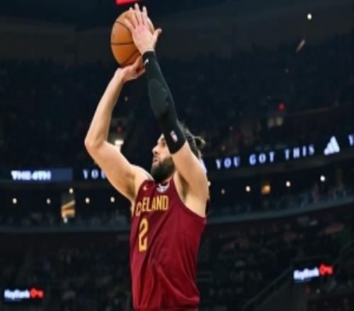 斯特魯斯：很感激關(guān)鍵時刻能在場我就是給米切爾和哈登拉開空間