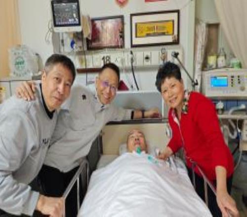 點贊！詹俊探望患病利物浦球迷：只要都保持健康，好日子就在前面