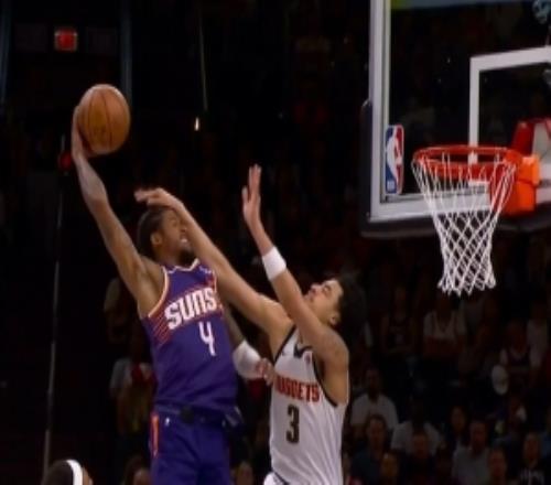 可惜！杰倫格林騰空暴起戰(zhàn)斧隔扣斯特勞瑟被犯規(guī)破壞