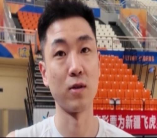 高诗岩：我是比较有争议的球员面对质疑就将它转化为努力的动力