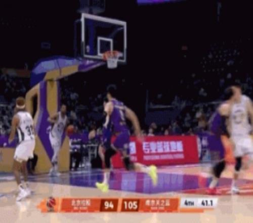 沒有放棄！朱松瑋連續(xù)沖筐打成2+1瘋狂追分分差僅剩5分