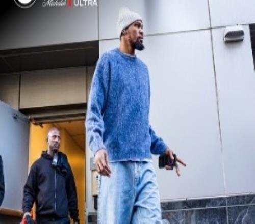 今天是多巴胺配色！火箭眾將穿搭：KD藍(lán)色毛衣小白帽小謝紅衛(wèi)衣