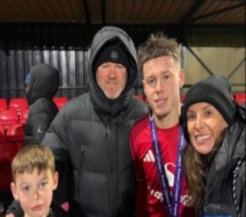 魯尼祝賀兒子凱幫助曼聯(lián)U16隊(duì)奪冠，卡里克之子也在該隊(duì)效力