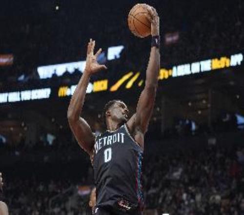 錯失絕殺！杜倫15中9&罰球9中8高效砍26分14籃板壓哨補(bǔ)籃不中