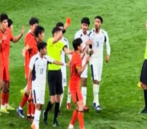 現場視頻：玄智健跑來勸架反手被麥麥提江罰下，一臉不可思議抗議