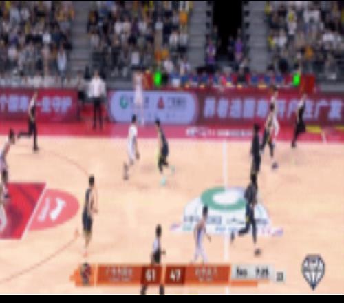 扛著炸藥包往里殺！趙睿連續(xù)突破+三分得手個人連砍8分苦苦支撐