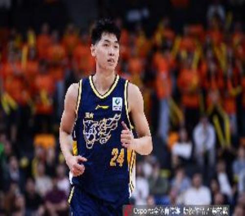 解说：崔永熙恢复了攻守能力慢慢体现国家队锋线又多了一位好手