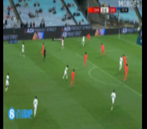 王鈺棟禁區(qū)內(nèi)封堵對手射門，揮拳慶祝！