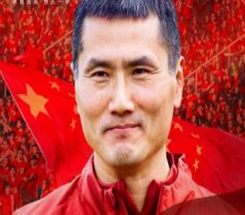 難得！邵佳一是繼李鐵之后，首位執(zhí)教國足首秀贏球的正式主帥