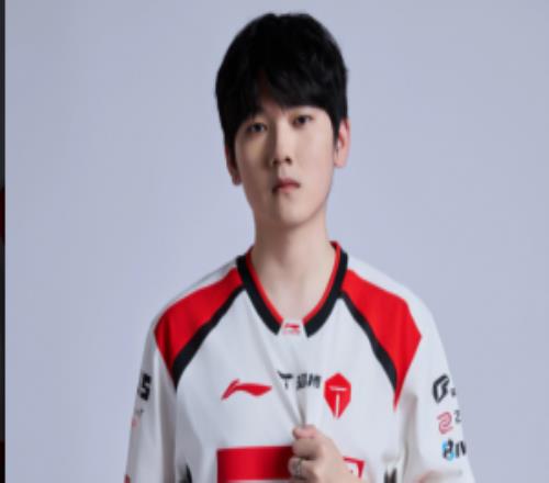 JackeyLove轉(zhuǎn)評回歸官博：接下來的比賽兄弟們一起加油！