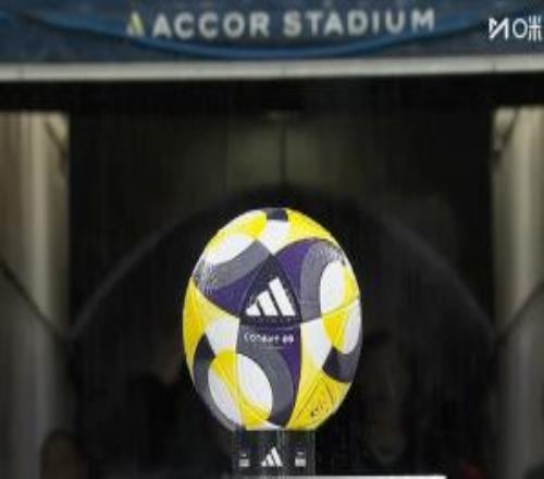 雨戰(zhàn)！國足vs庫拉索在悉尼進行，現(xiàn)場雨勢不小