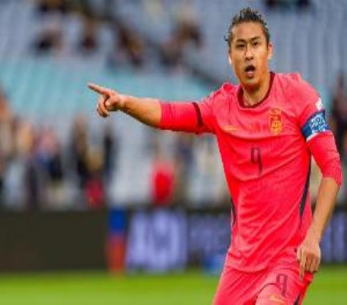 也踢過荷甲！張玉寧傳射20庫拉索，場上隊長單前鋒力壓對手后防
